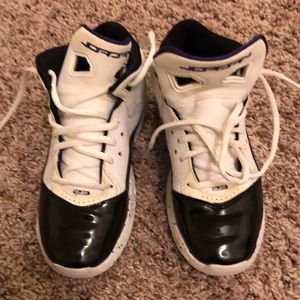 Black and White Jordan Little Boys Sneakers in size 2.5